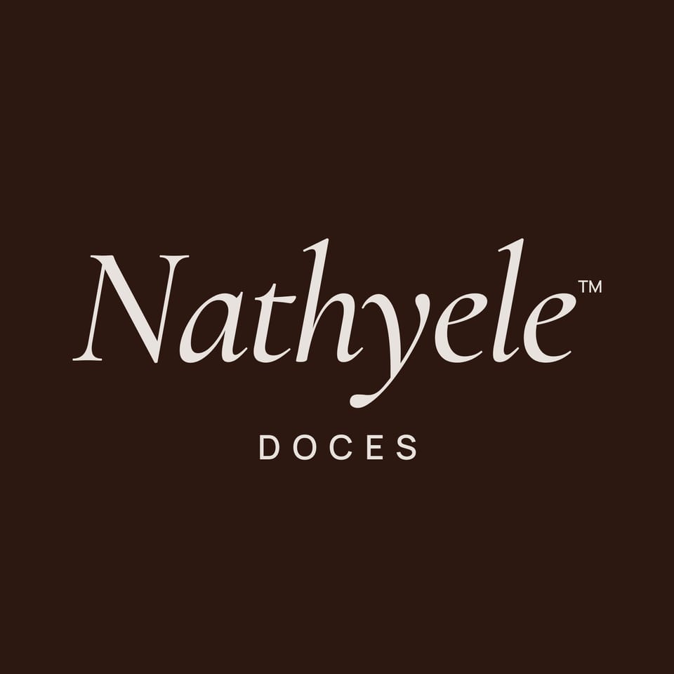 Assinatura Nathyele Doces sobre cacau.